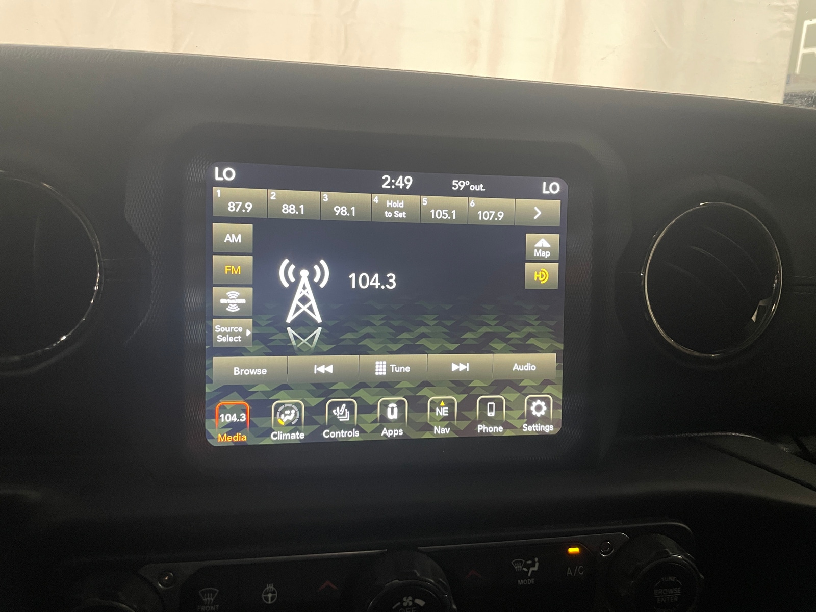 Thumbnail: 2021 Jeep Gladiator - 3
