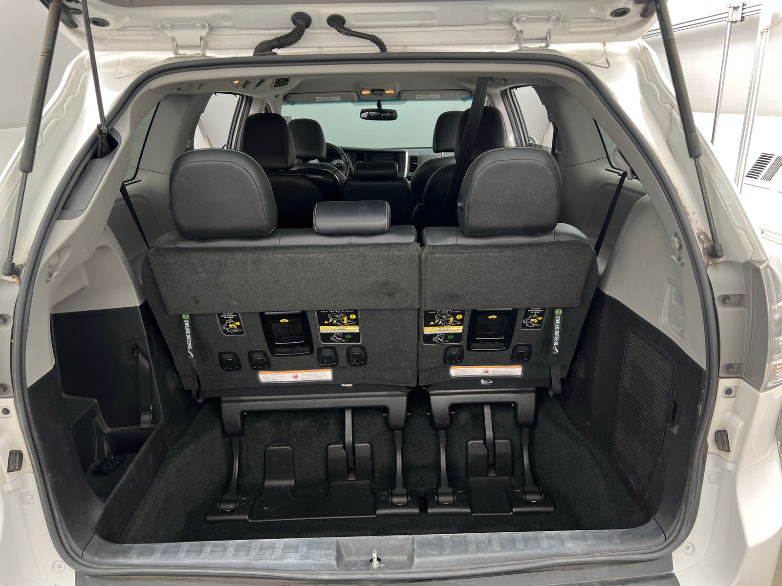 Thumbnail: 2017 Toyota Sienna - 6
