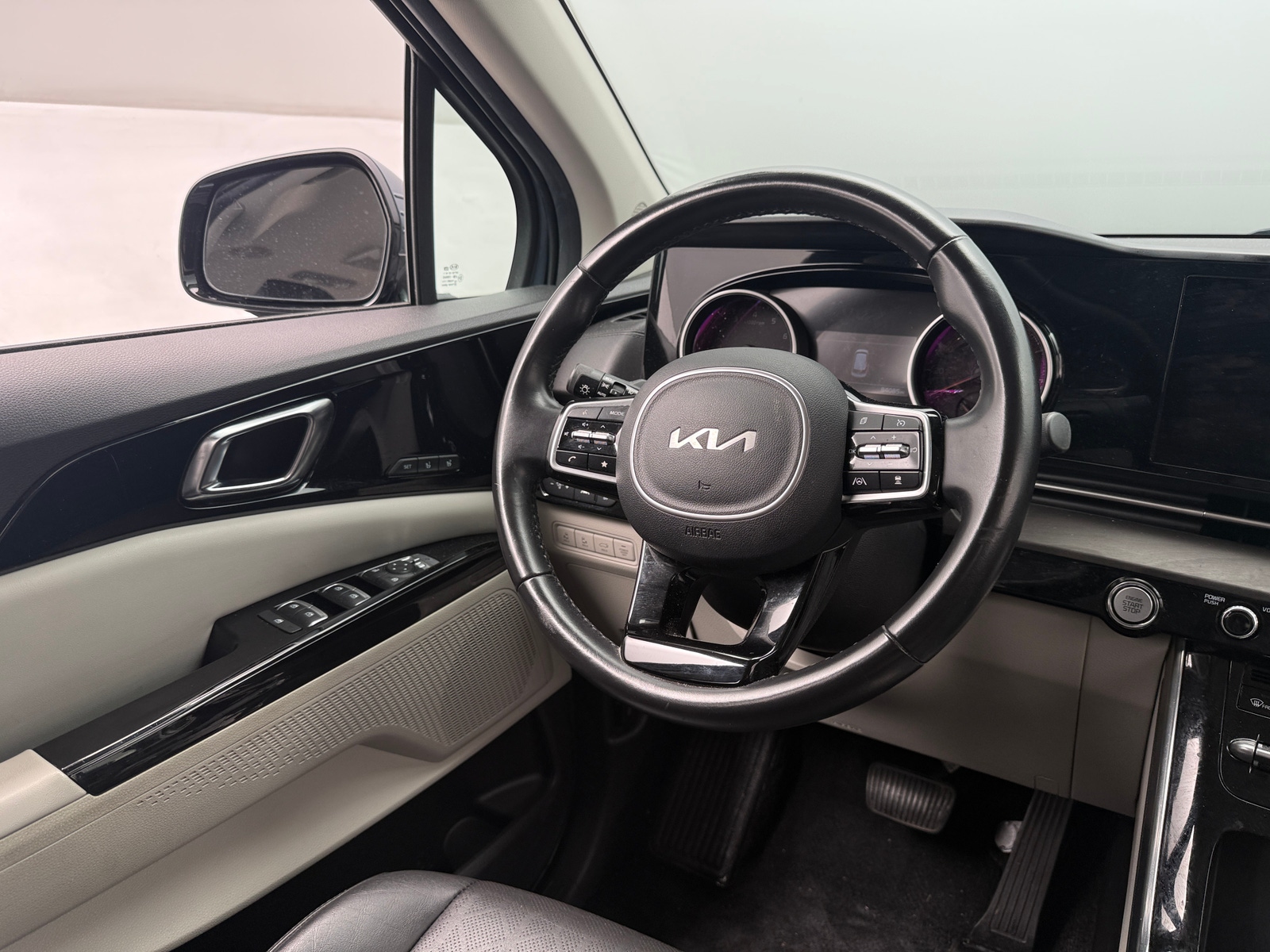 Thumbnail: 2022 Kia Carnival - 4