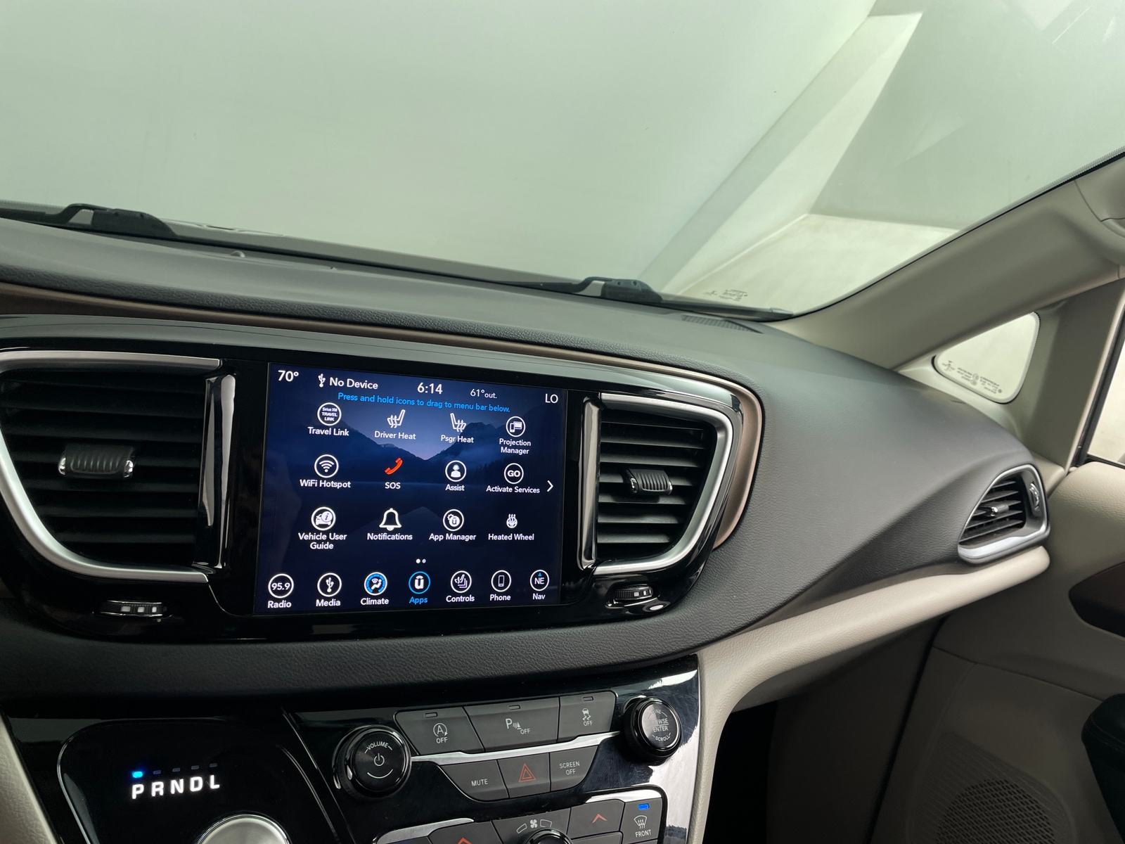Thumbnail: 2018 Chrysler Pacifica - 3