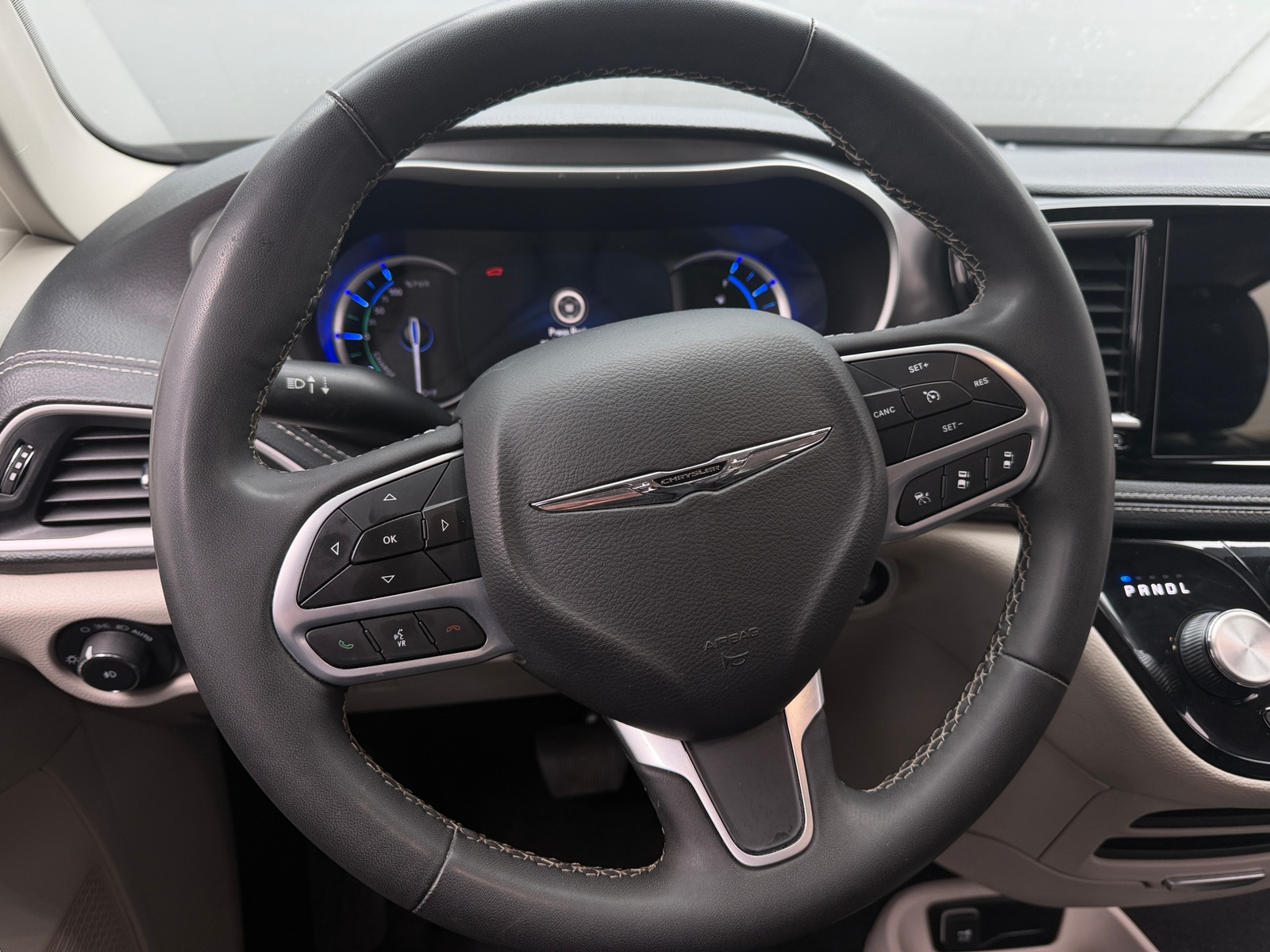 Thumbnail: 2023 Chrysler Pacifica - 4