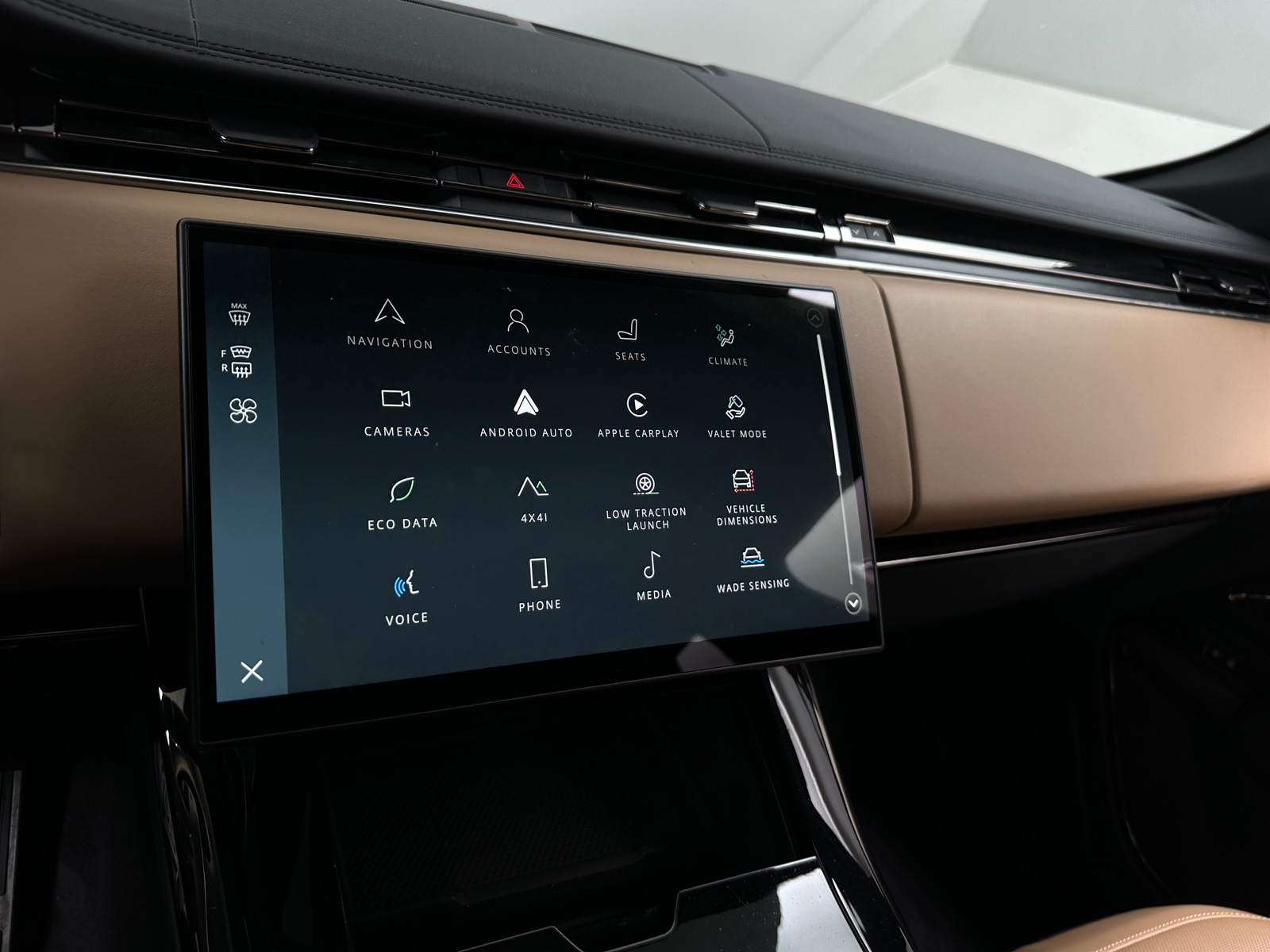 Thumbnail: 2024 Land Rover Range Rover Sport - 4