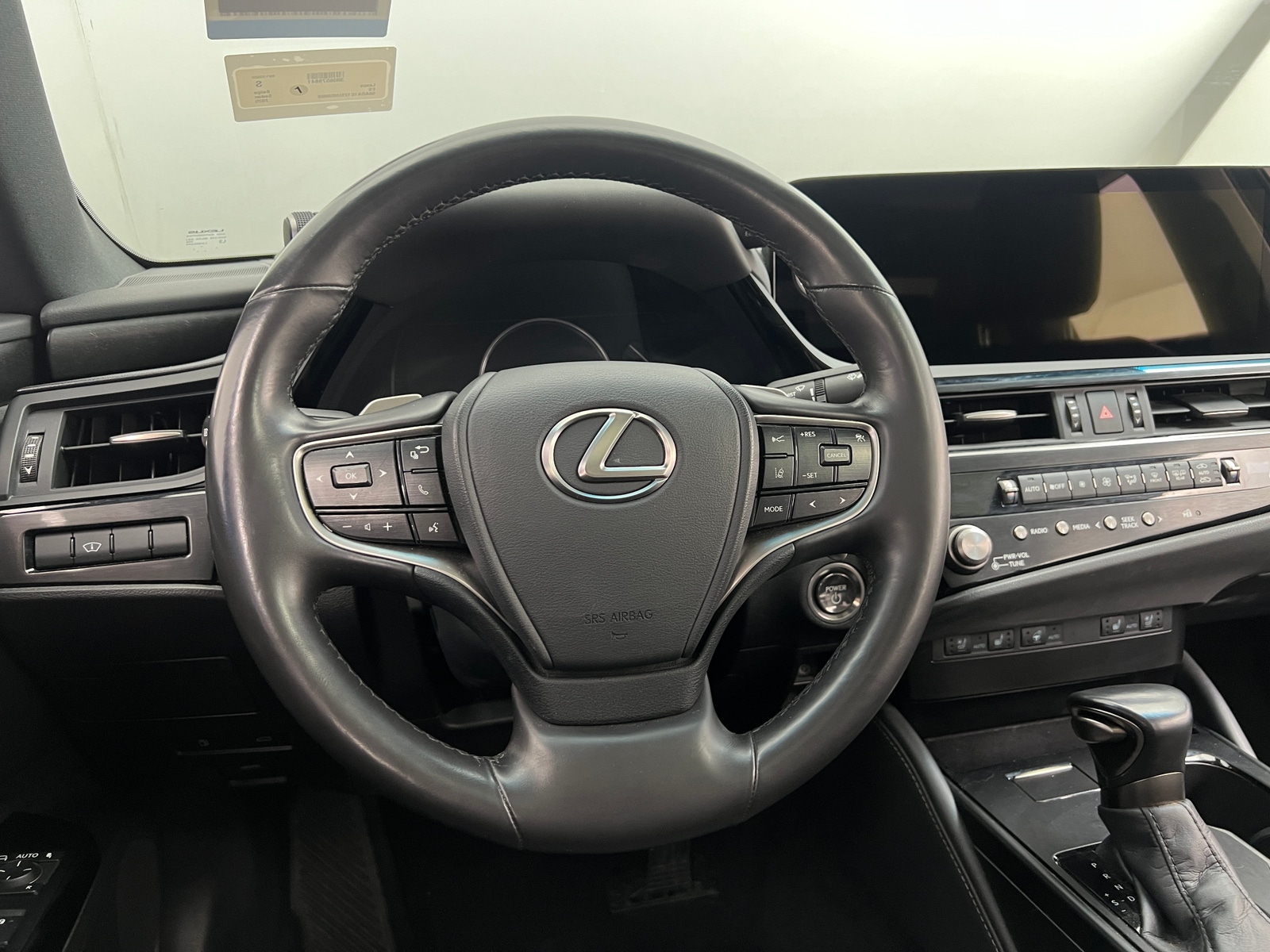 Thumbnail: 2025 Lexus ES - 4