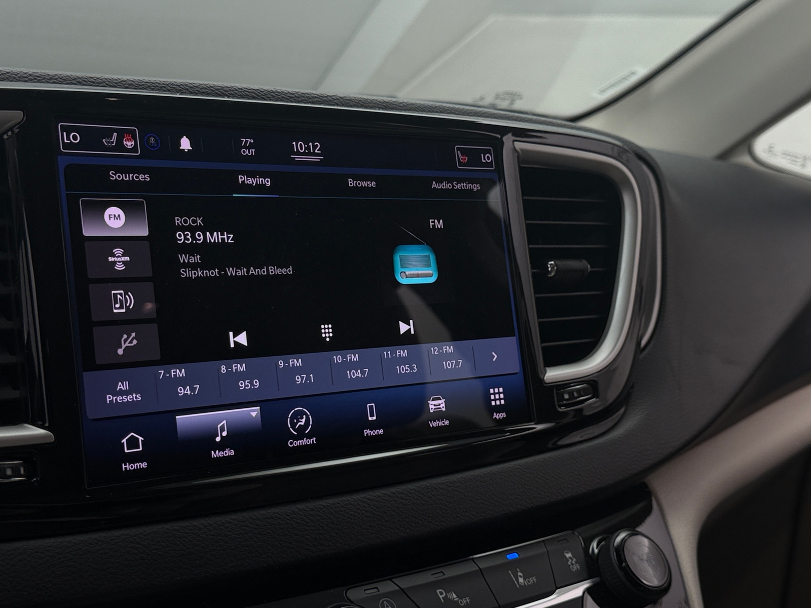Thumbnail: 2021 Chrysler Pacifica - 3