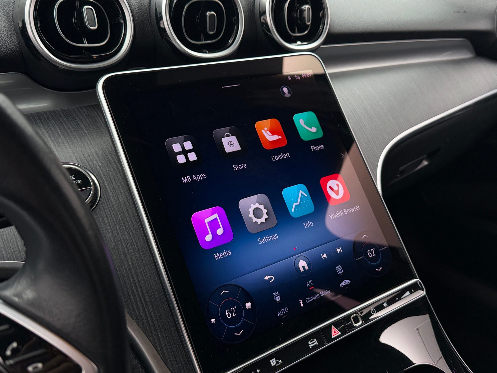 Thumbnail: 2025 Mercedes-Benz C-Class - 3
