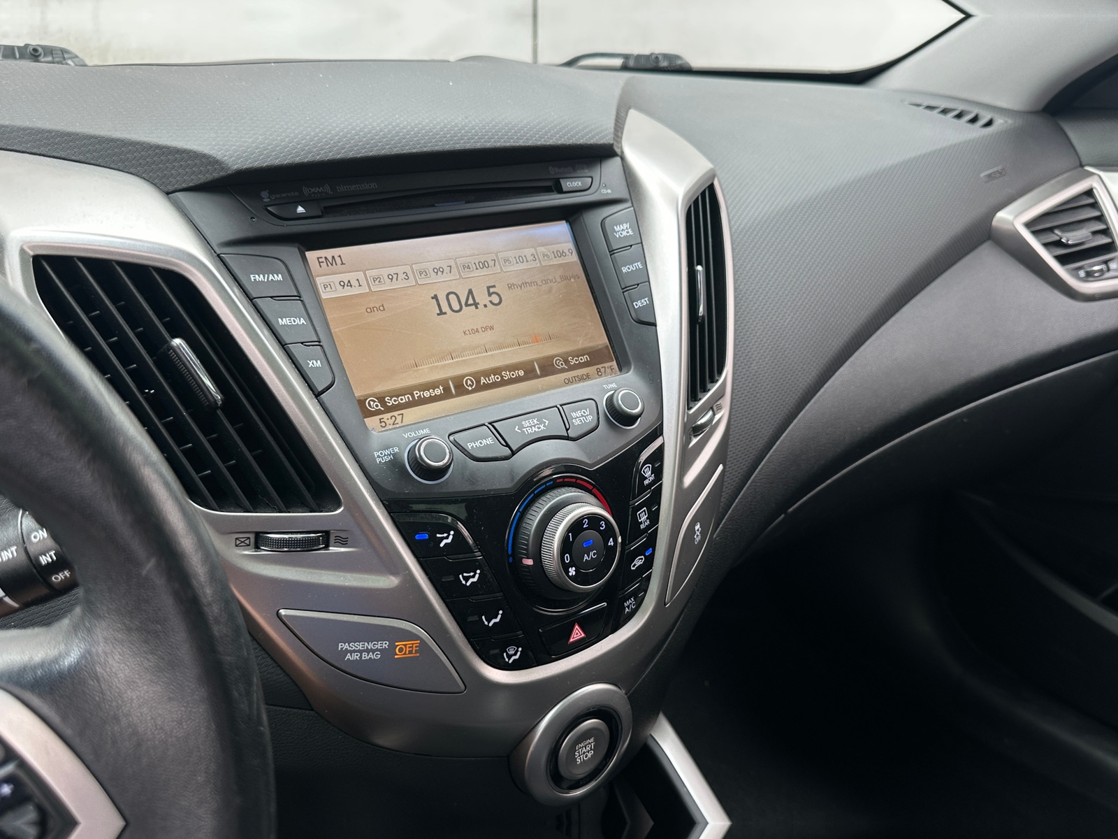 Thumbnail: 2012 Hyundai Veloster - 4