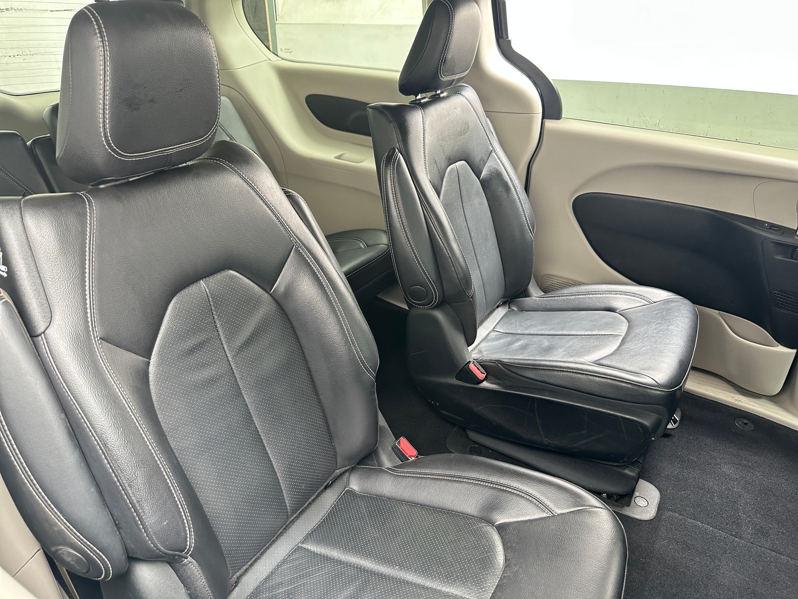 Thumbnail: 2022 Chrysler Pacifica - 5