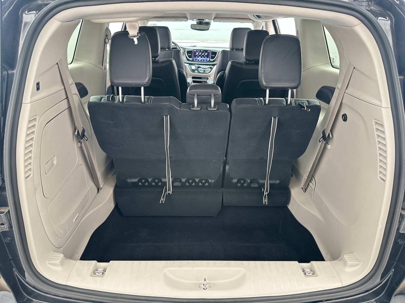 Thumbnail: 2022 Chrysler Pacifica - 6