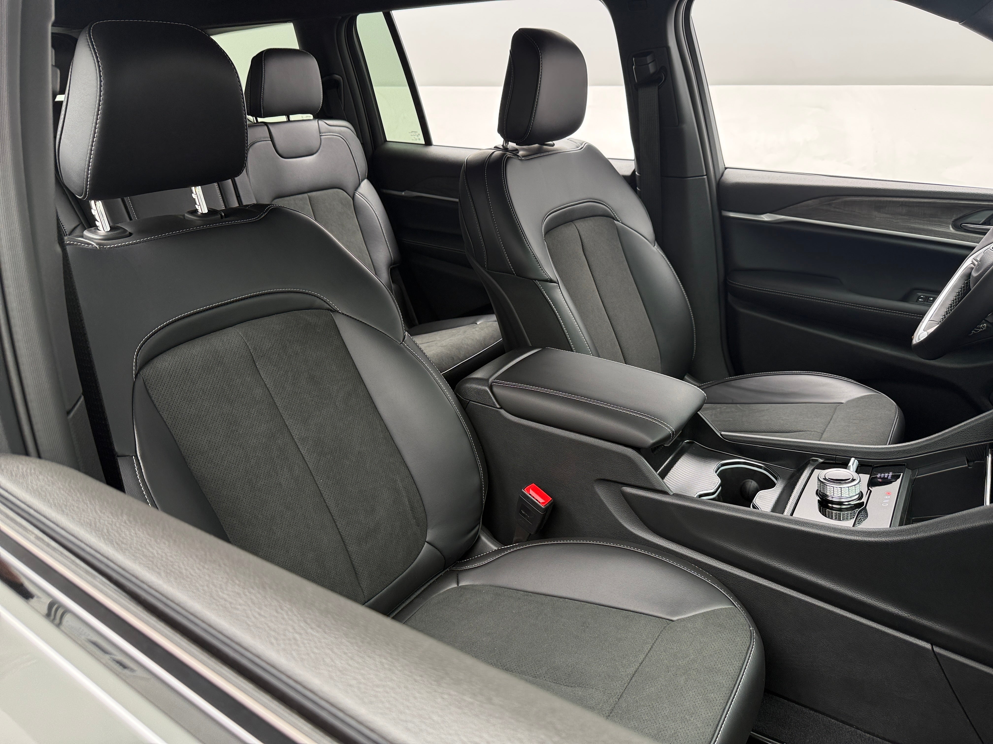 2027 Jeep Grand Cherokee L
