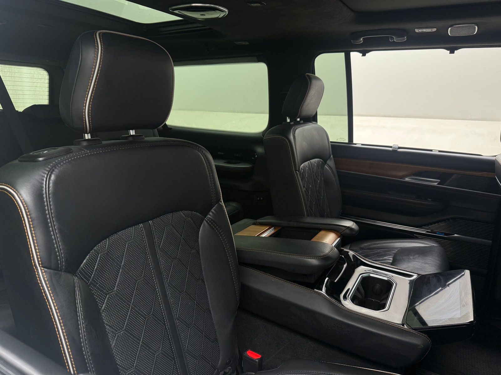 Thumbnail: 2024 Jeep Grand Wagoneer L - 5