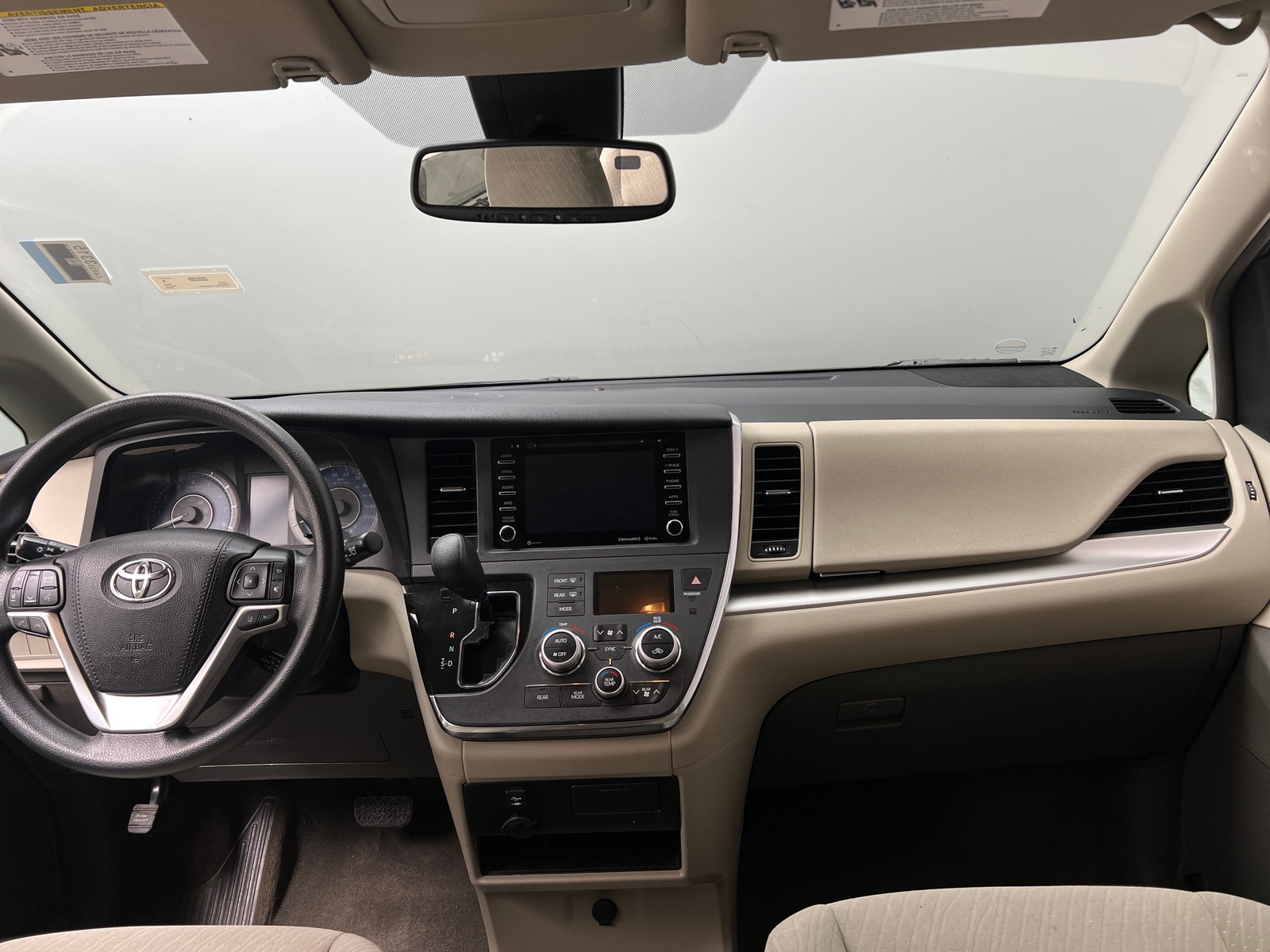 Thumbnail: 2018 Toyota Sienna - 3