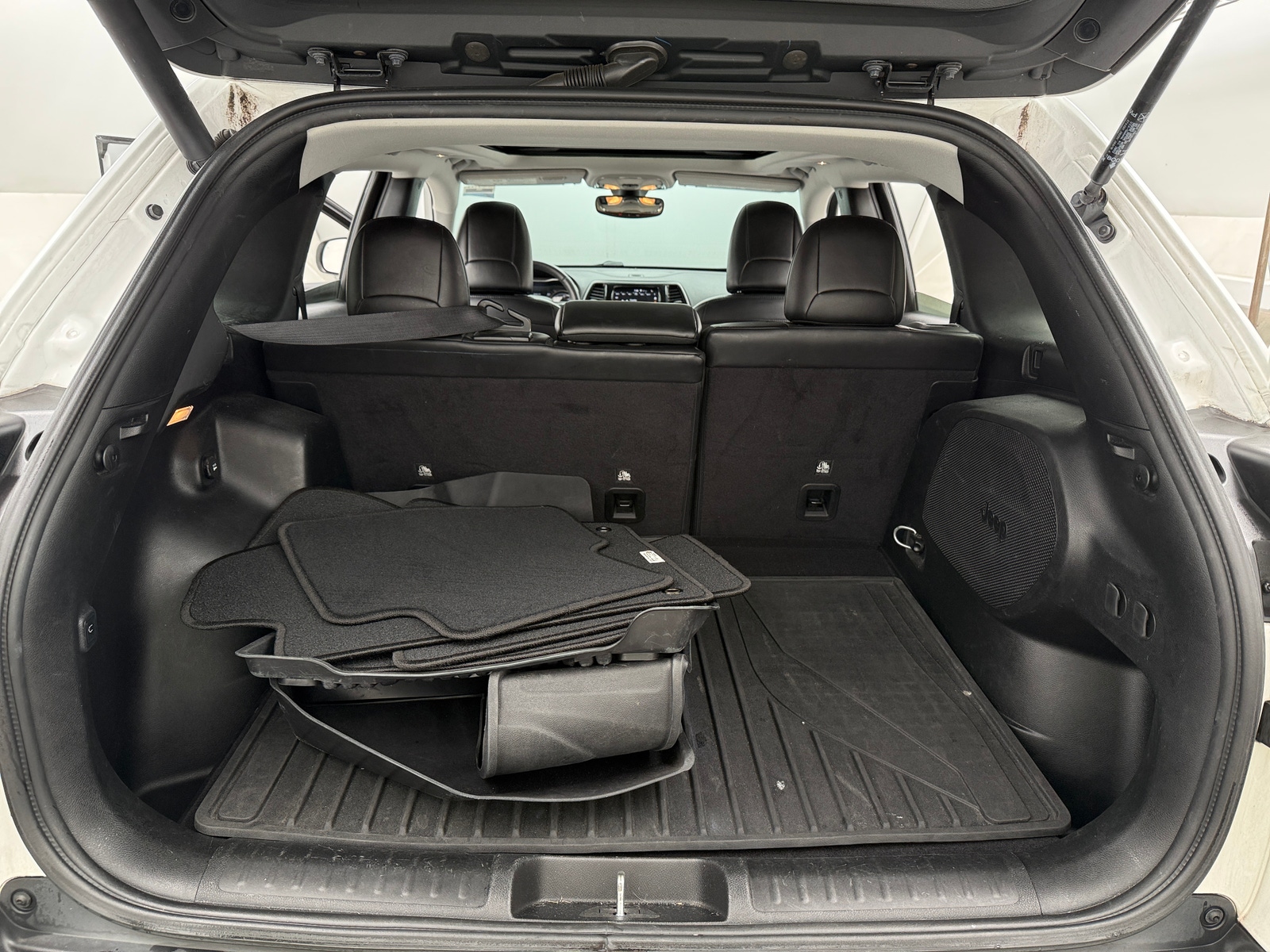 Thumbnail: 2019 Jeep Cherokee - 6