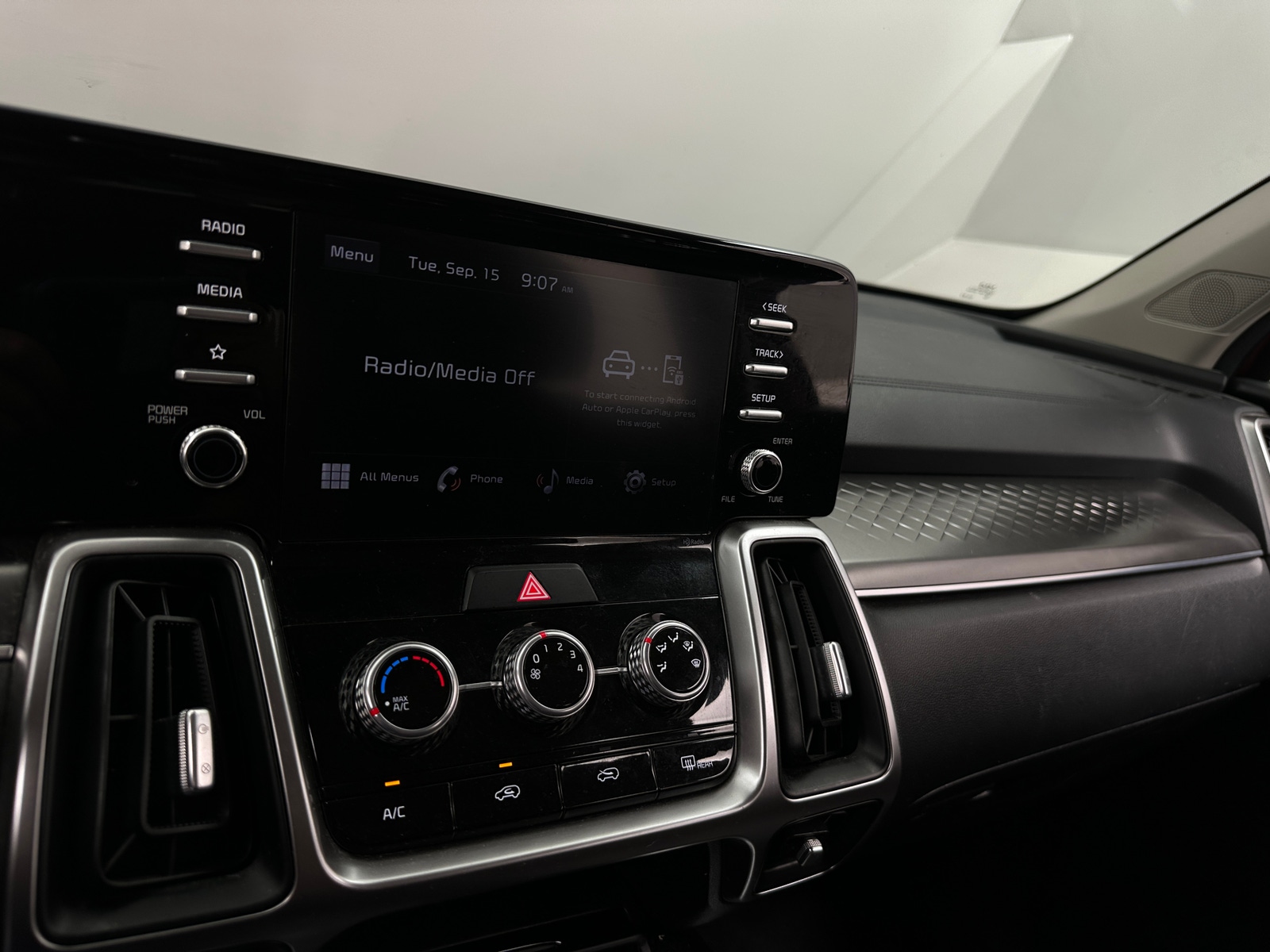 Thumbnail: 2022 Kia Sorento - 4