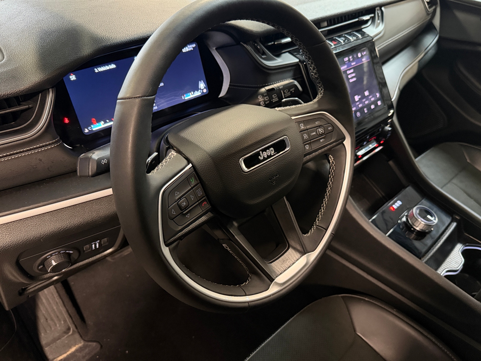 Thumbnail: 2025 Jeep Grand Cherokee - 4