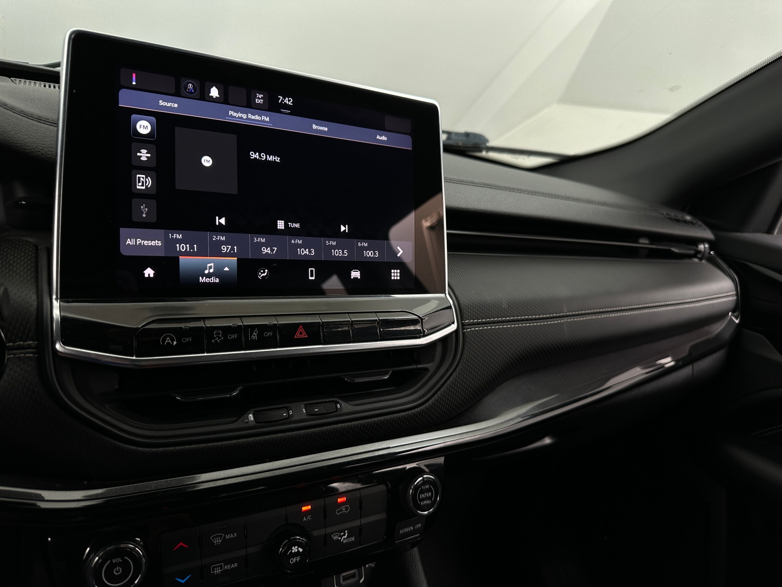 Thumbnail: 2023 Jeep Compass - 4