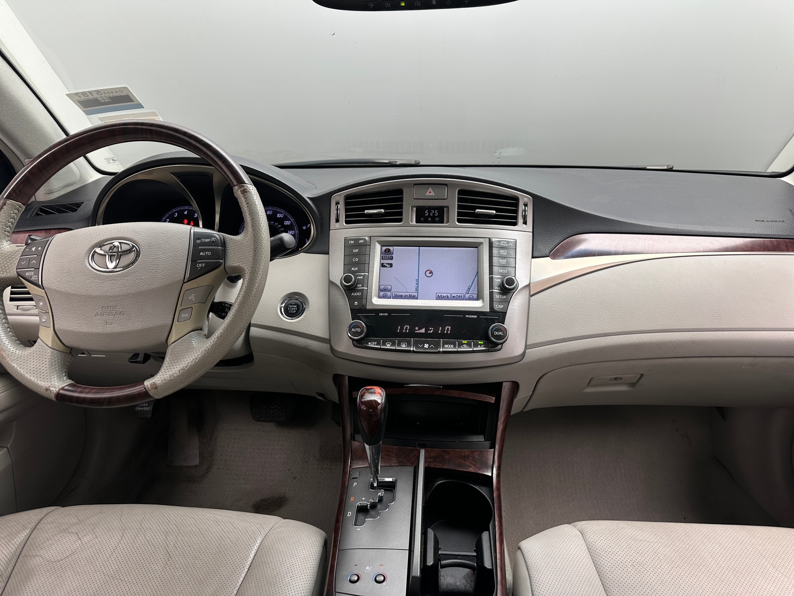Thumbnail: 2011 Toyota Avalon - 3