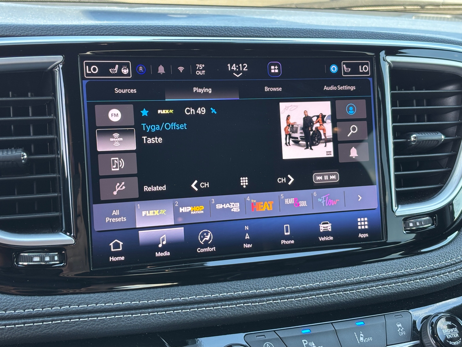 Thumbnail: 2025 Chrysler Pacifica - 4