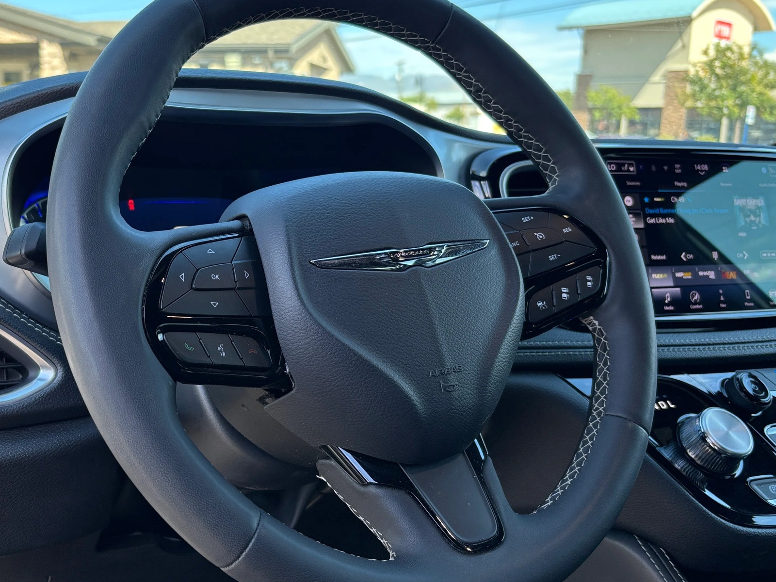 Thumbnail: 2025 Chrysler Pacifica - 5