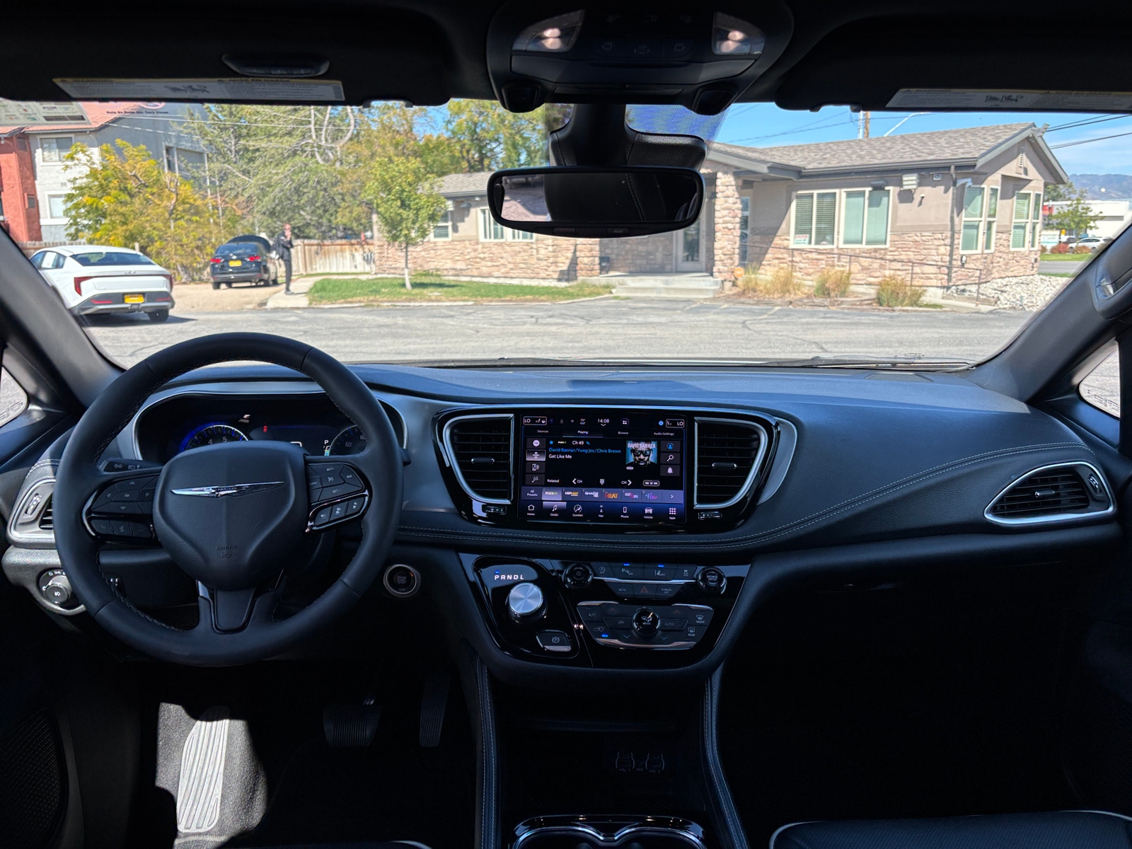Thumbnail: 2025 Chrysler Pacifica - 3