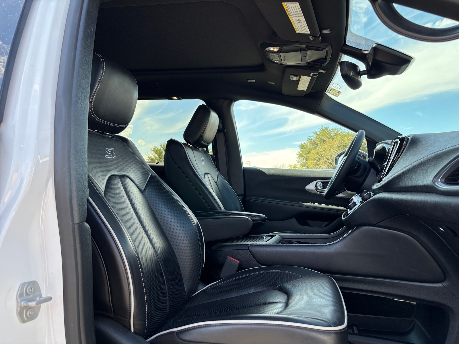 Thumbnail: 2025 Chrysler Pacifica - 2