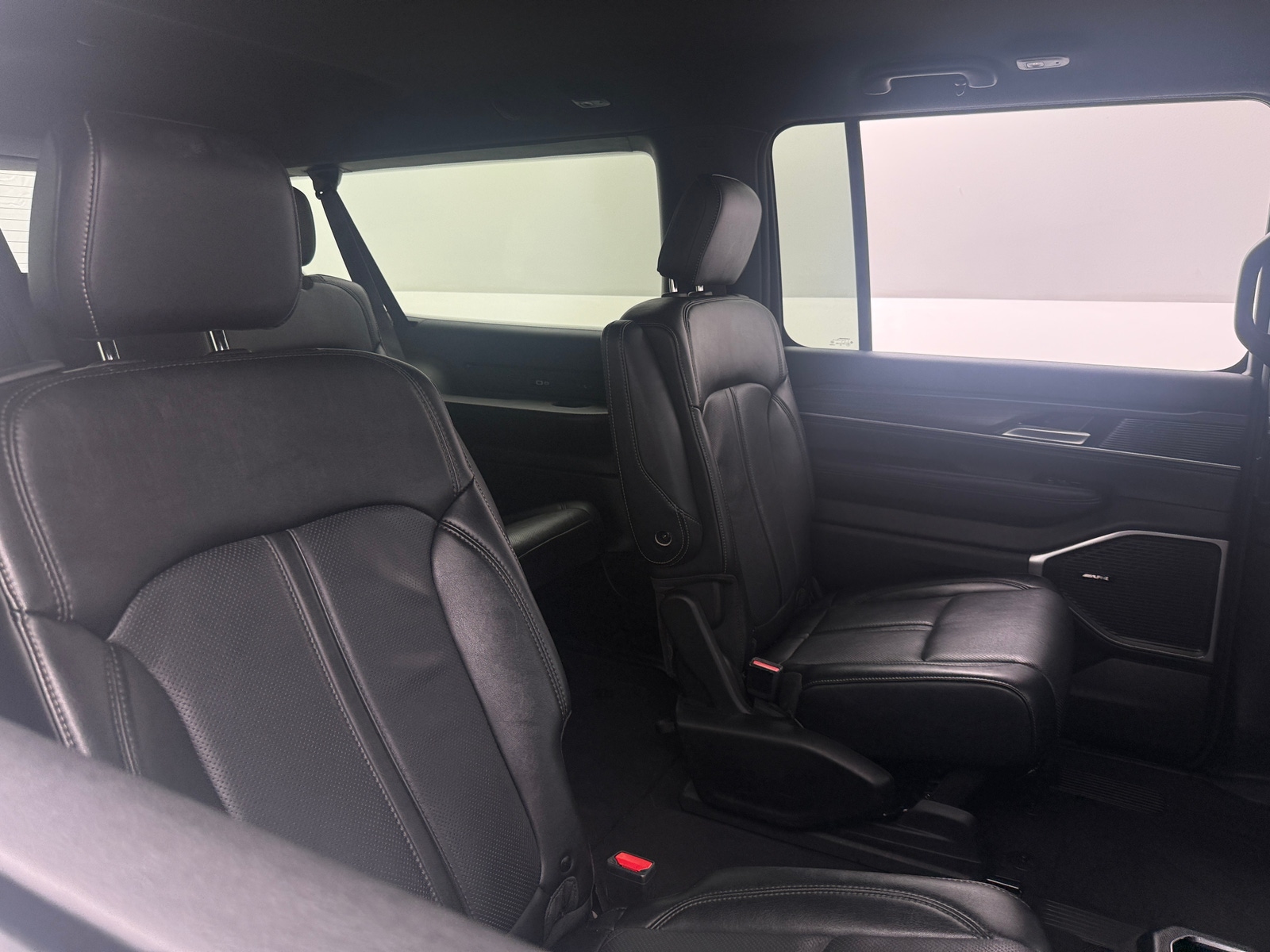 Thumbnail: 2024 Jeep Wagoneer - 5