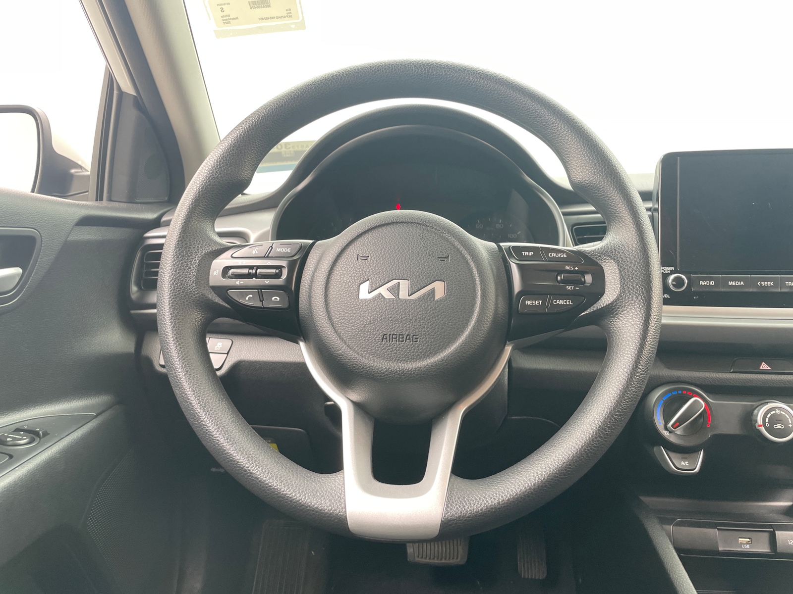 Thumbnail: 2022 Kia Rio - 5