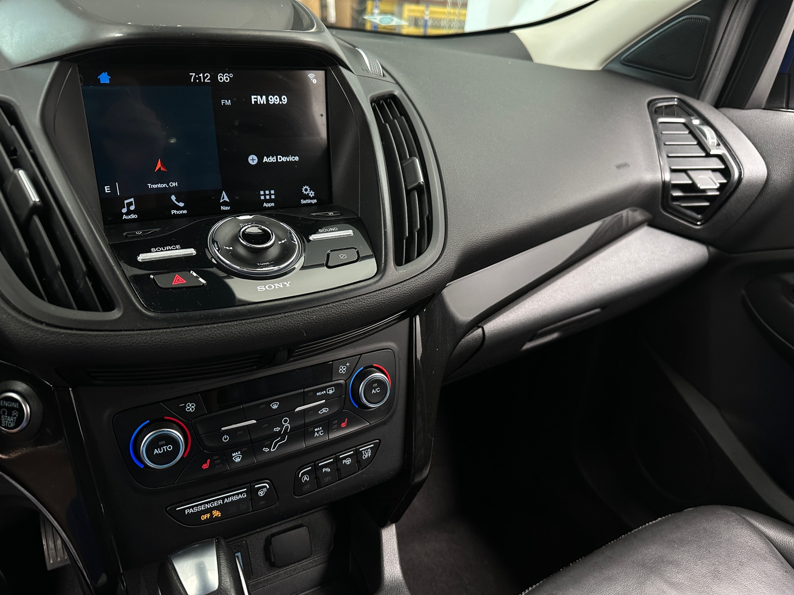 Thumbnail: 2019 Ford Escape - 3