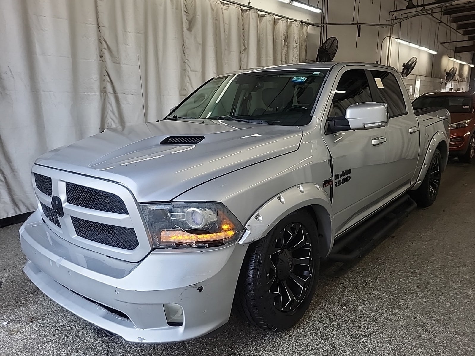2014 Ram 1500 4WD Crew Cab 140.5" Sport