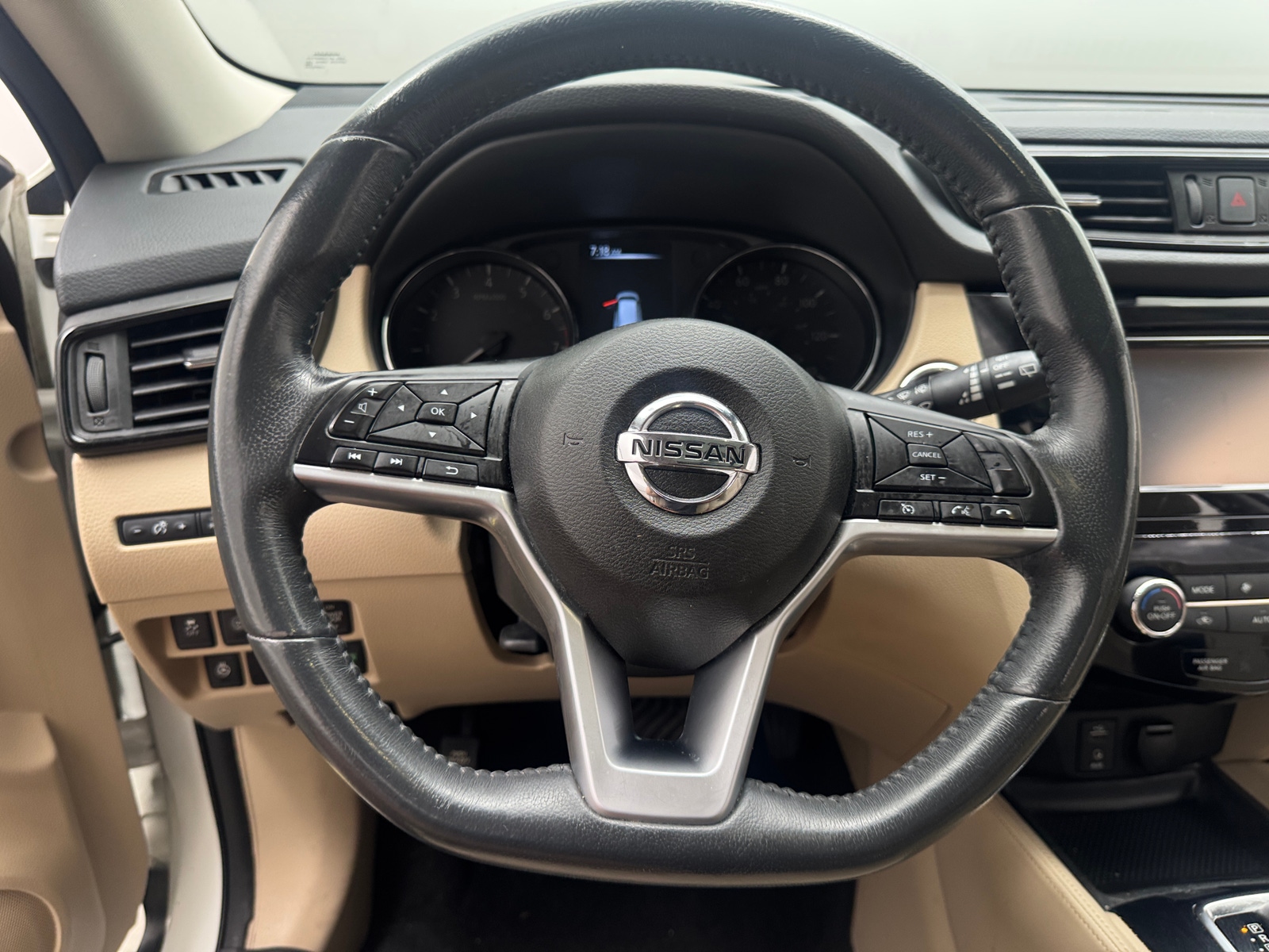Thumbnail: 2017 Nissan Rogue - 4