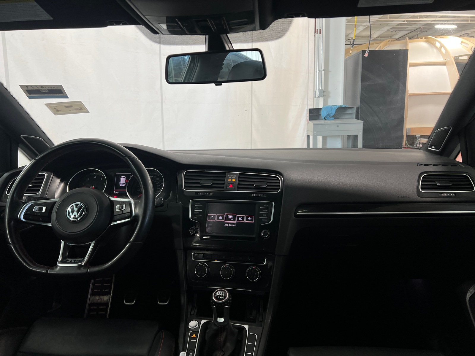 Thumbnail: 2017 Volkswagen Golf - 2