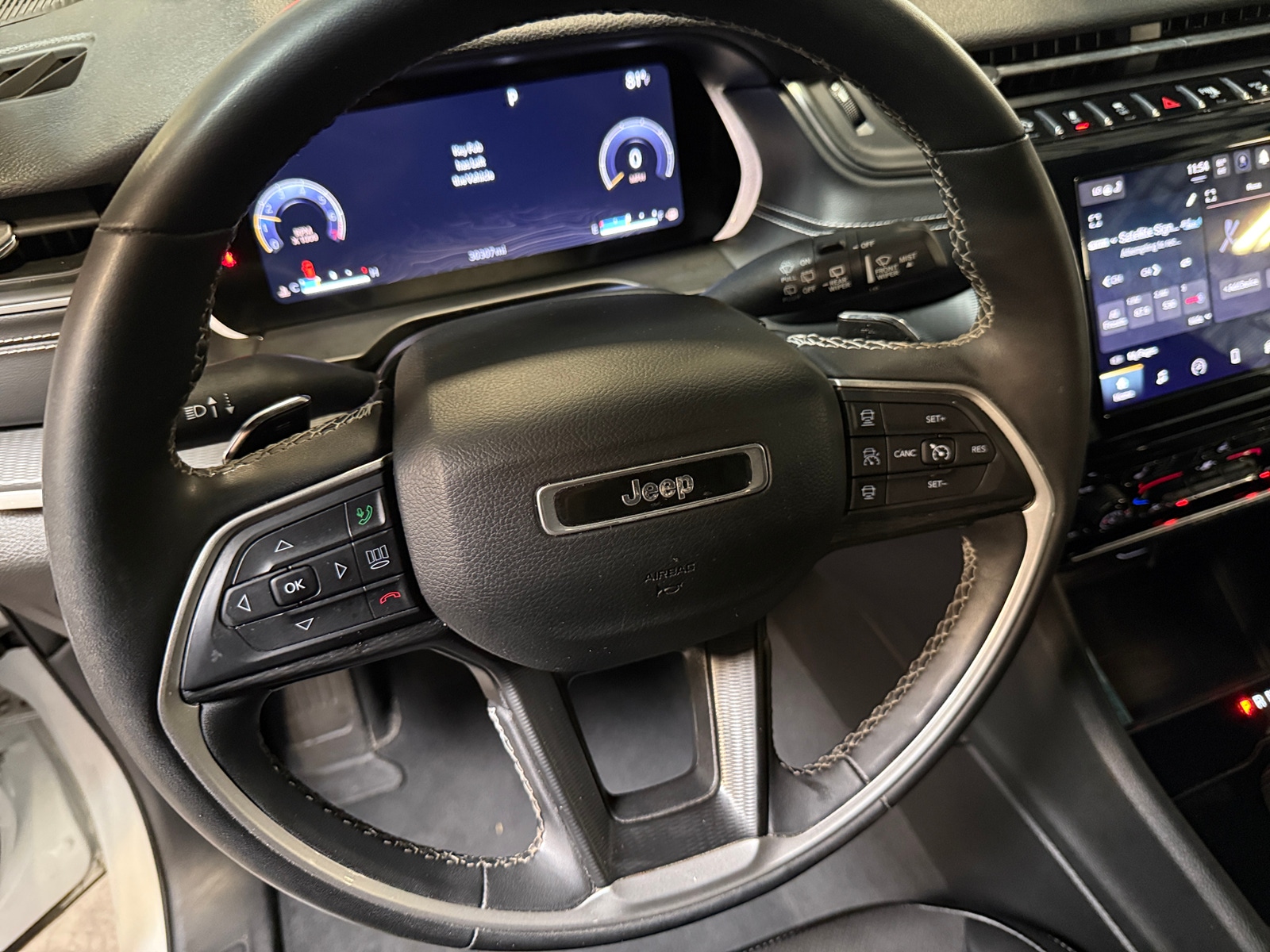 Thumbnail: 2023 Jeep Grand Cherokee L - 4