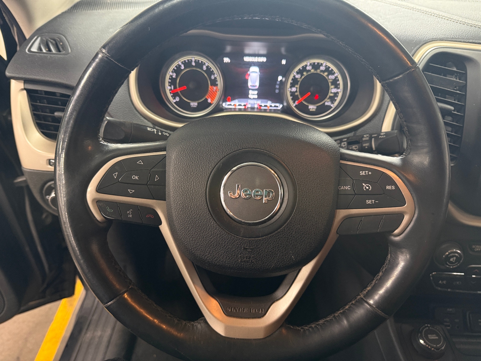 Thumbnail: 2015 Jeep Cherokee - 4
