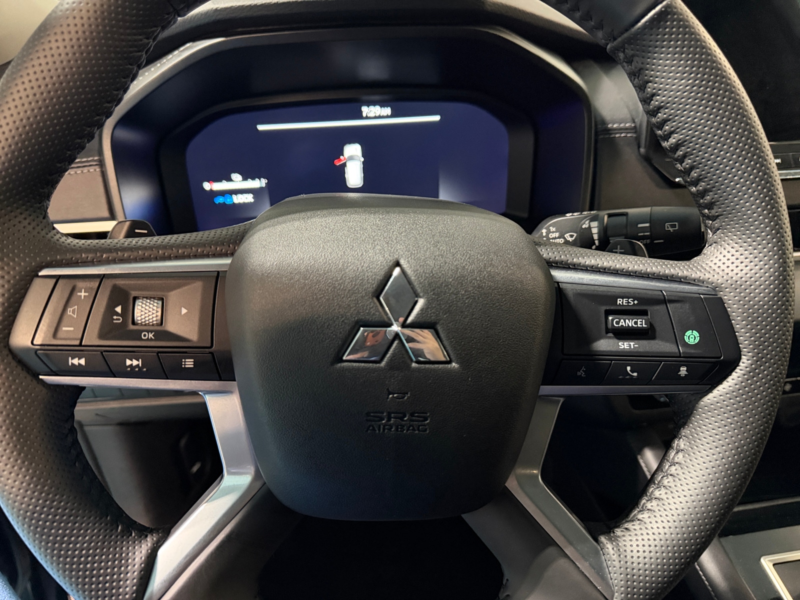 Thumbnail: 2025 Mitsubishi Outlander - 4