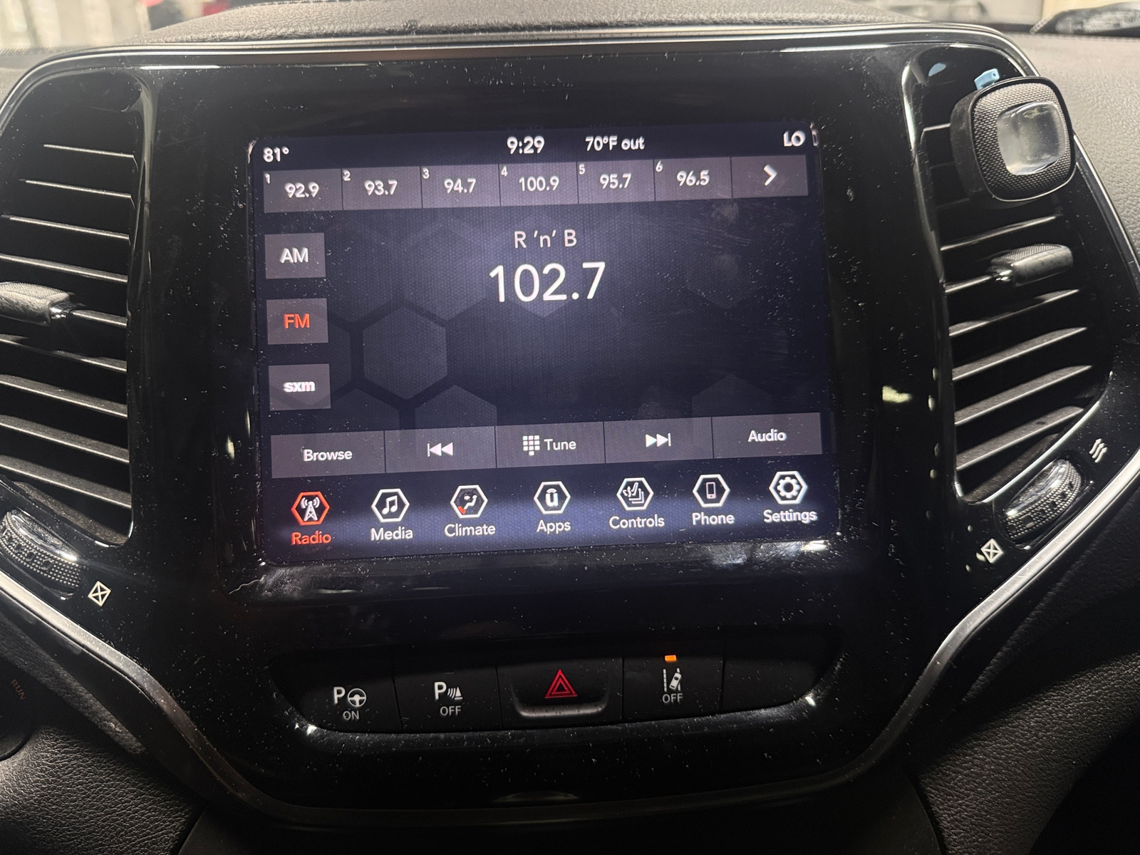 Thumbnail: 2019 Jeep Cherokee - 3