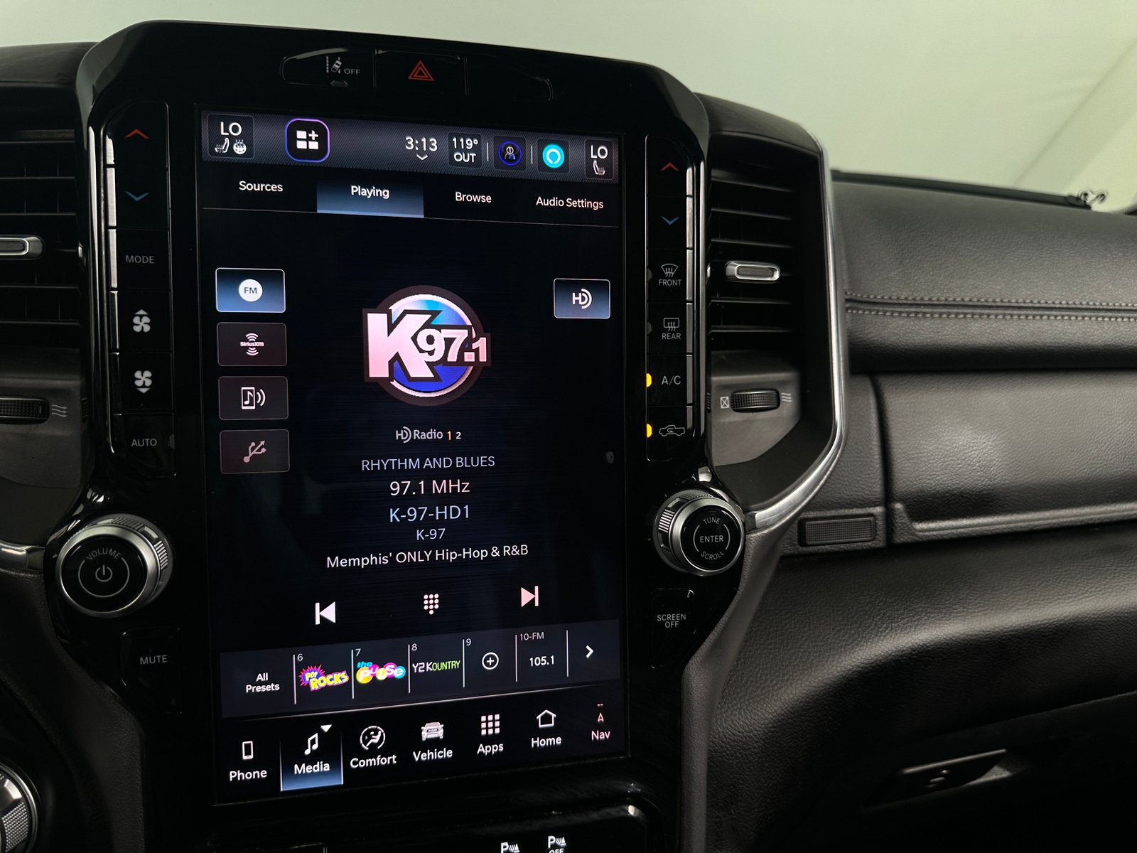 Thumbnail: 2025 RAM 1500 - 3
