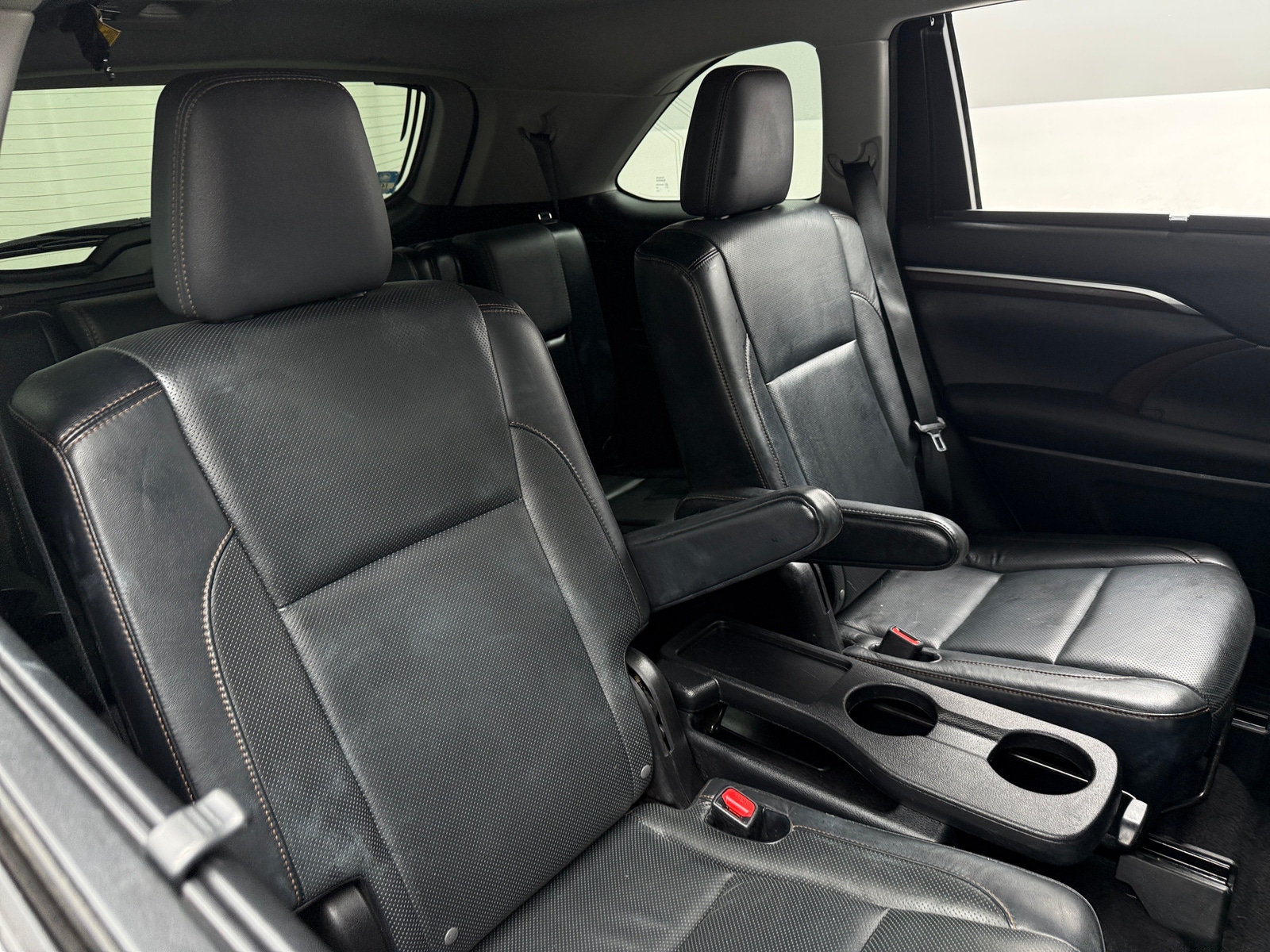 Thumbnail: 2016 Toyota Highlander - 5