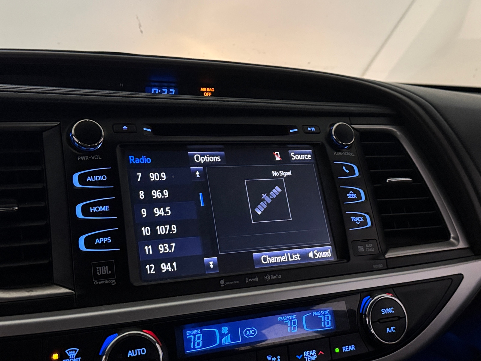 Thumbnail: 2016 Toyota Highlander - 3