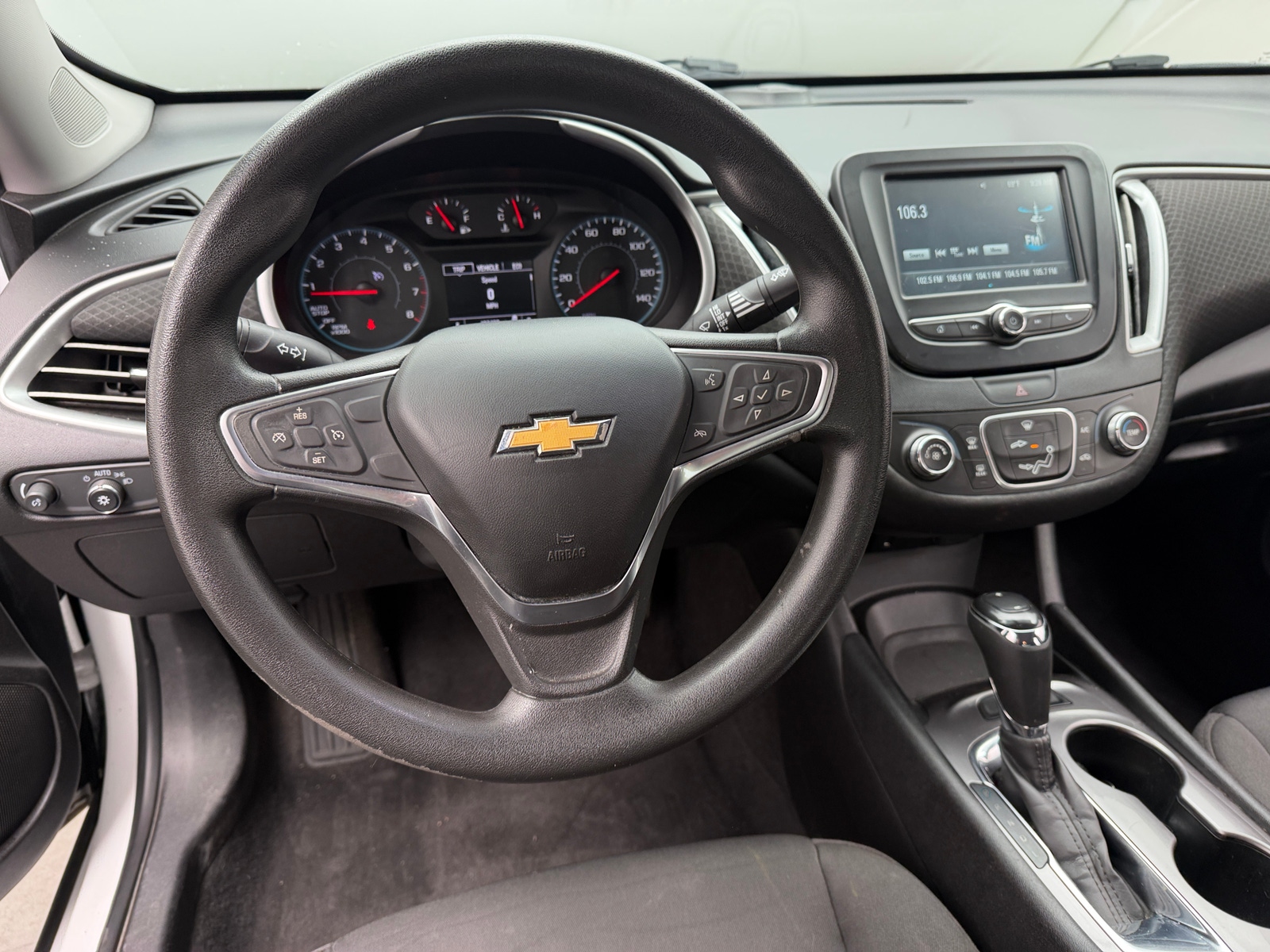 Thumbnail: 2018 Chevrolet Malibu - 5