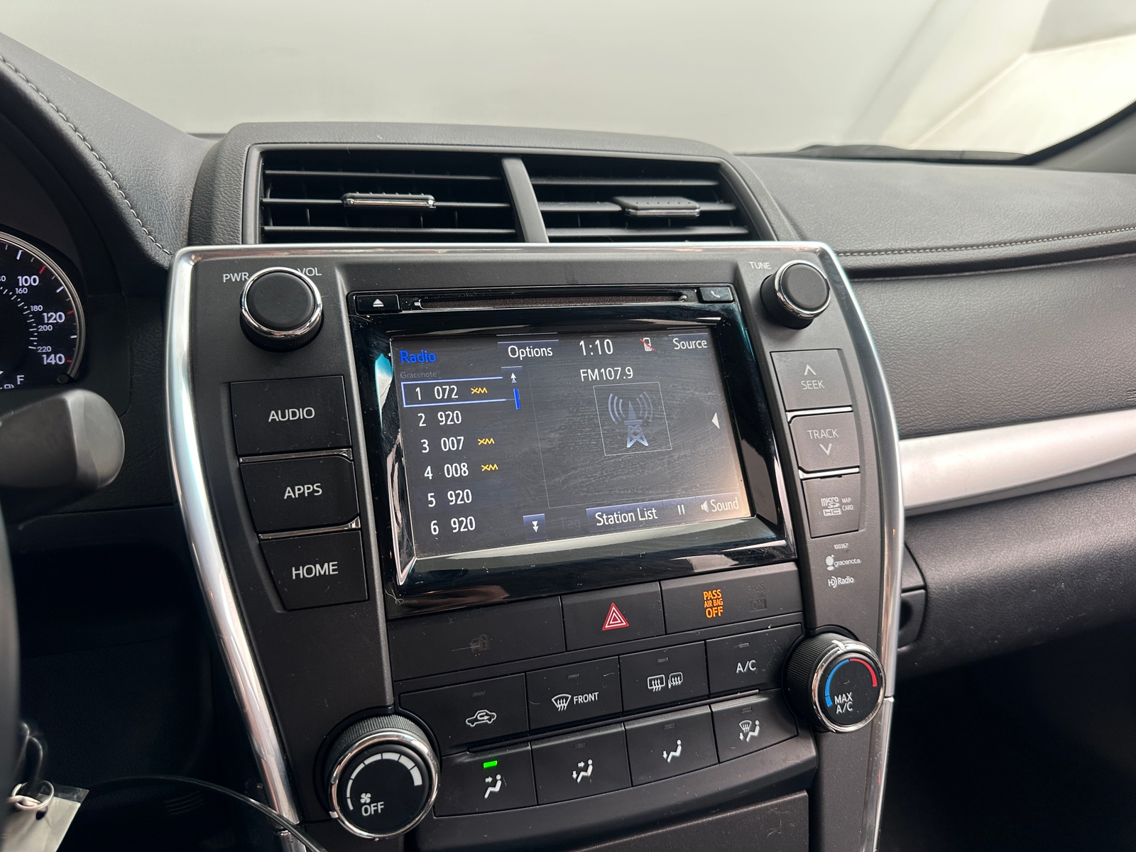 Thumbnail: 2015 Toyota Camry - 4