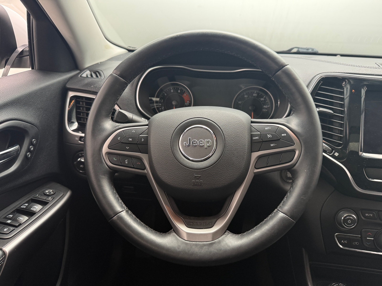 Thumbnail: 2019 Jeep Cherokee - 4