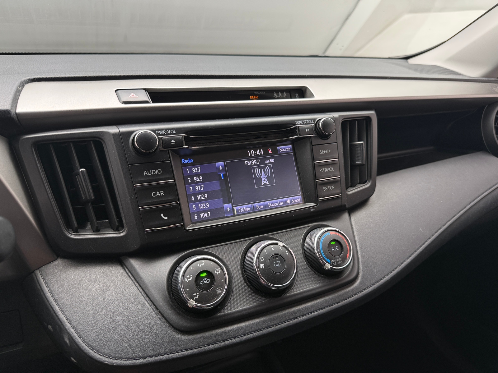 Thumbnail: 2018 Toyota RAV4 - 4
