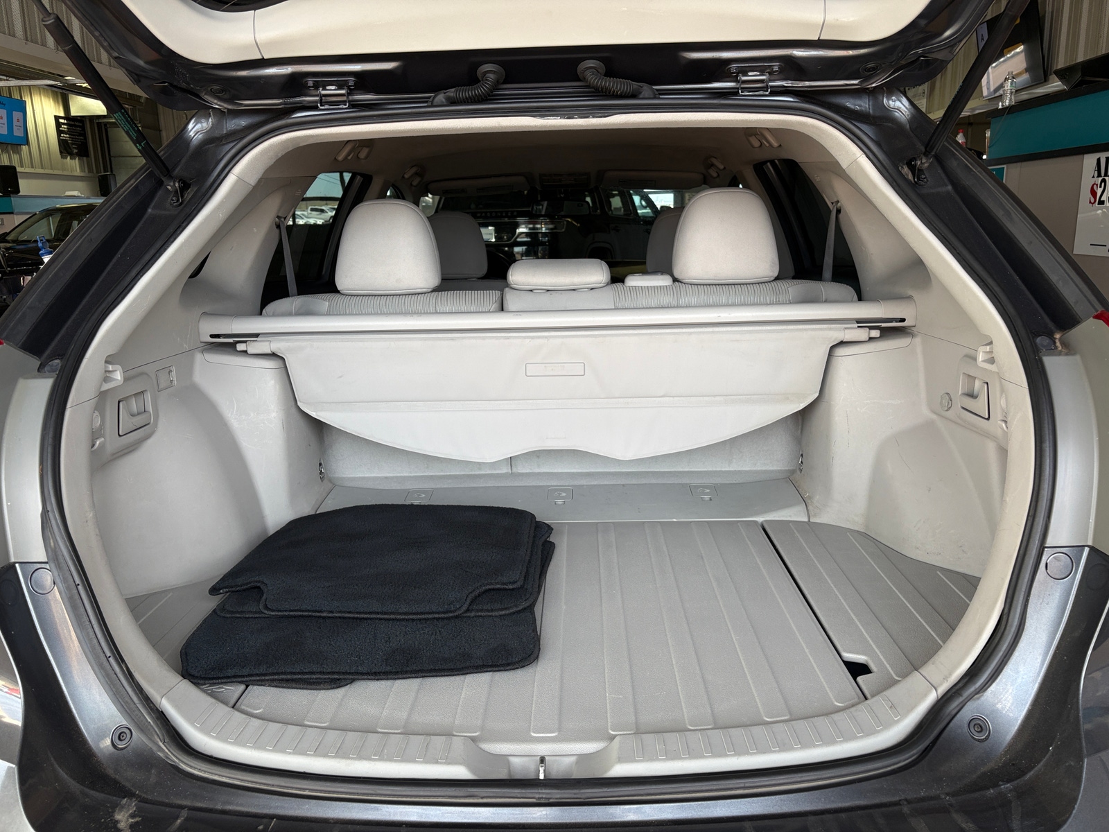 Thumbnail: 2011 Toyota Venza - 7