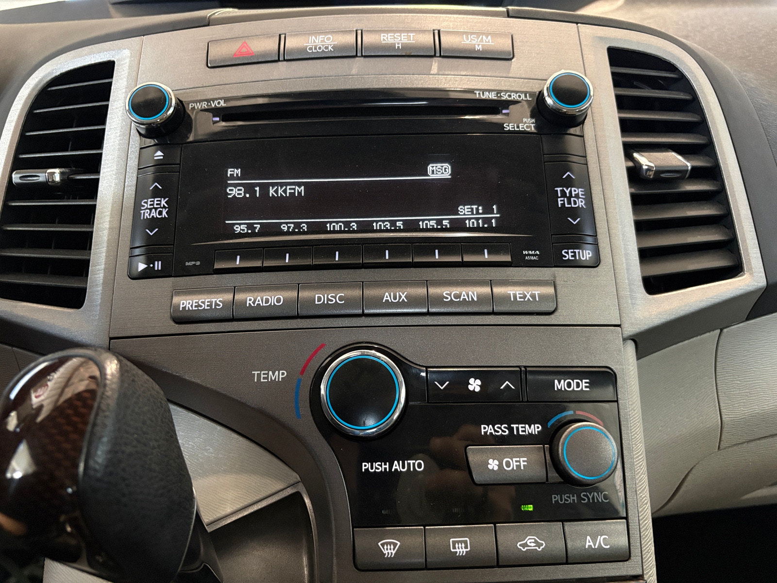 Thumbnail: 2011 Toyota Venza - 4
