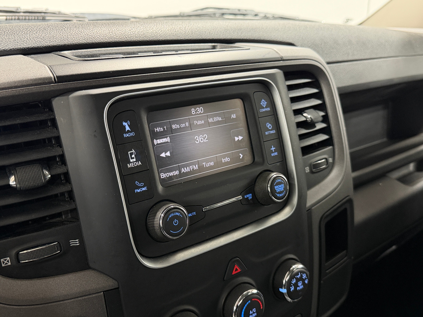 Thumbnail: 2022 RAM 1500 Classic - 4