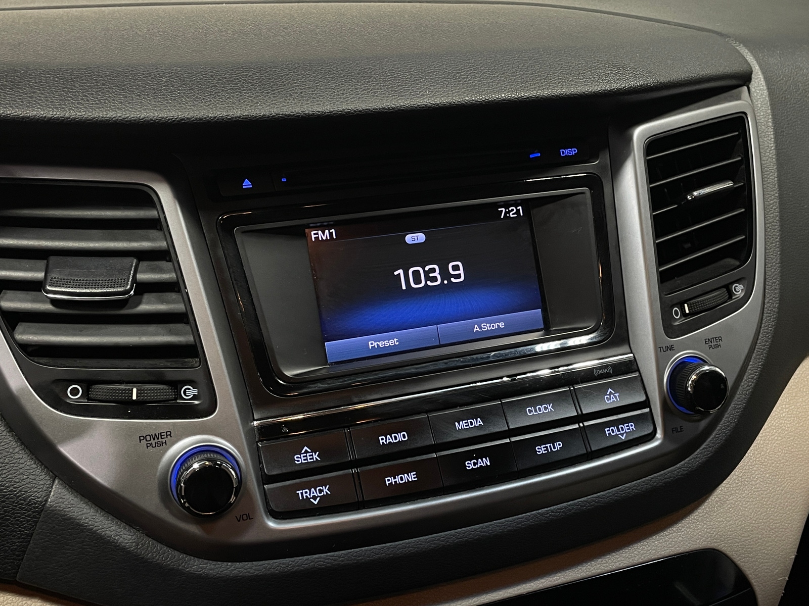 Thumbnail: 2017 Hyundai Tucson - 4