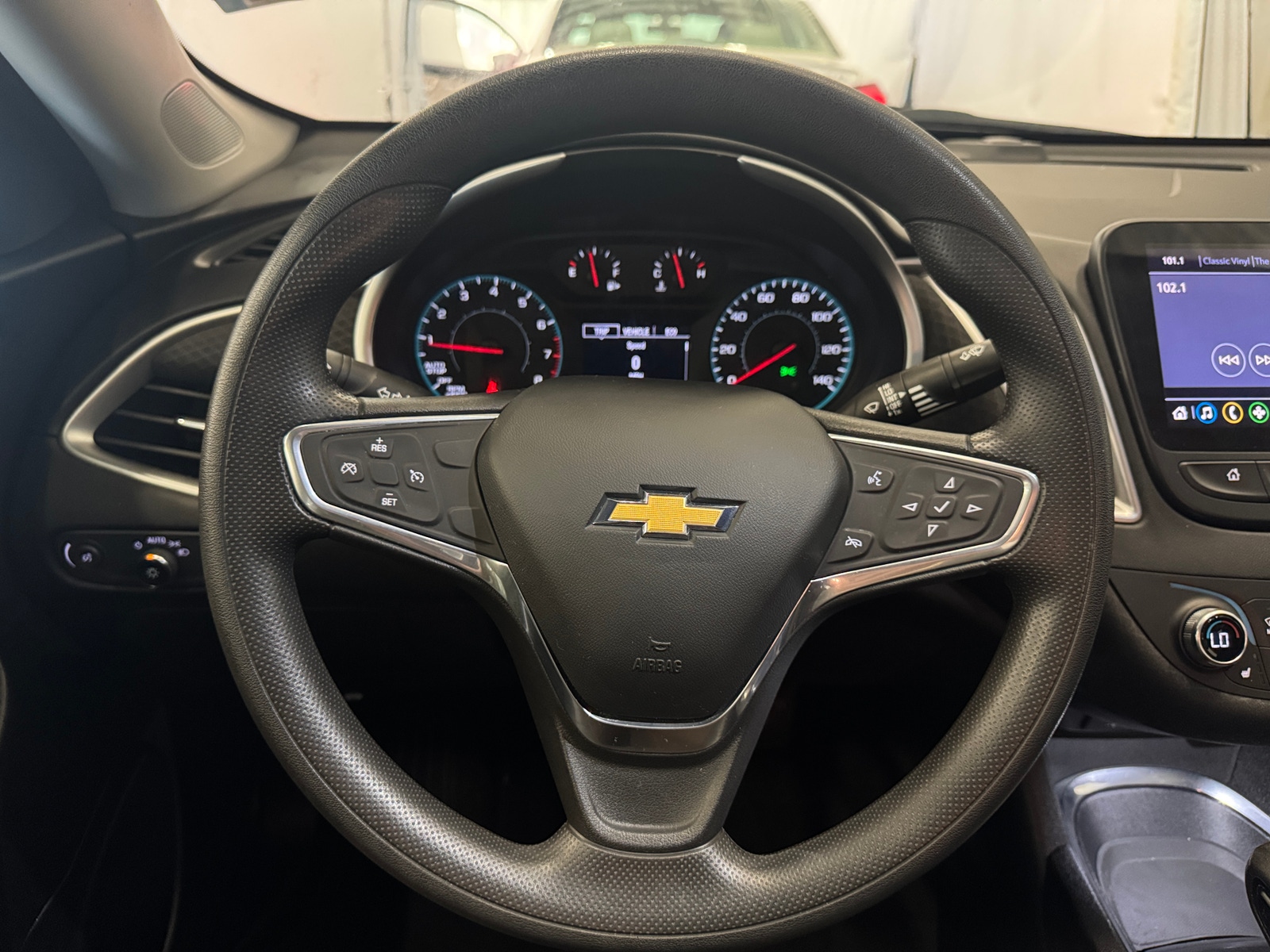Thumbnail: 2022 Chevrolet Malibu - 5