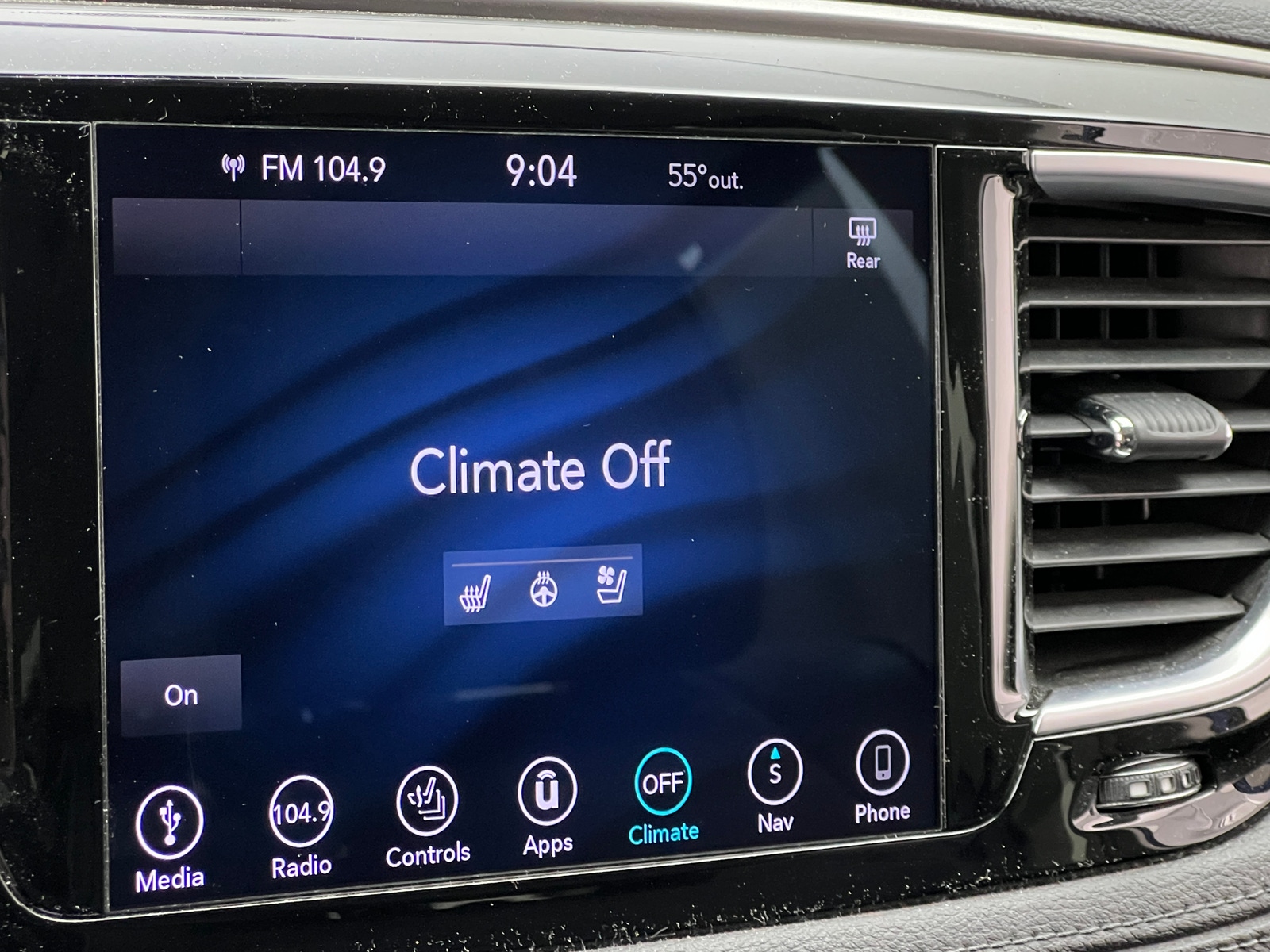 Thumbnail: 2018 Chrysler Pacifica - 3