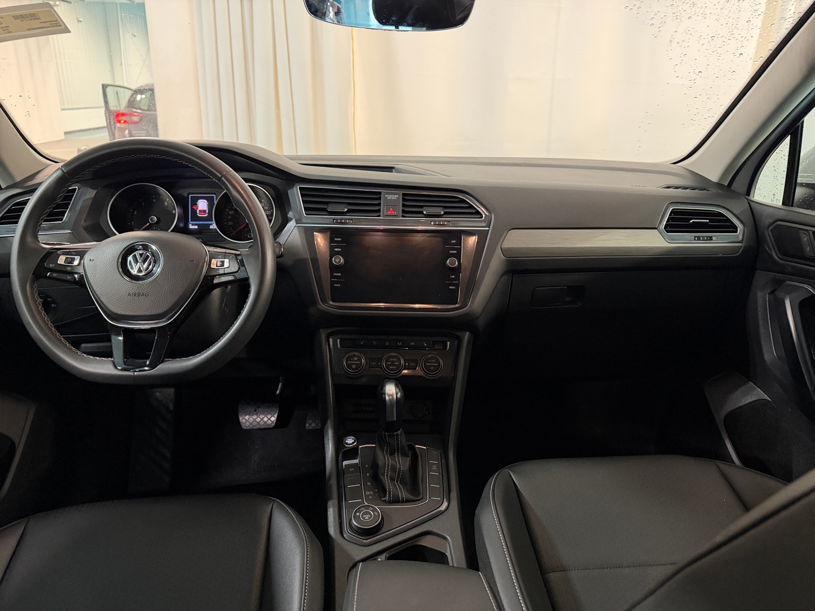 Thumbnail: 2021 Volkswagen Tiguan - 3