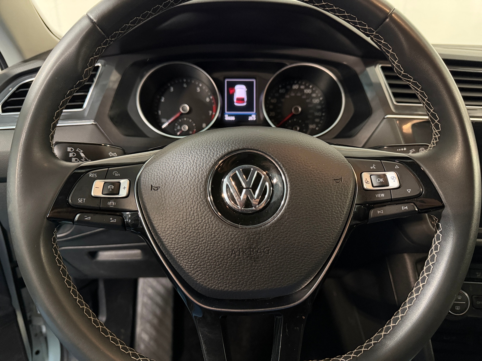 Thumbnail: 2021 Volkswagen Tiguan - 5