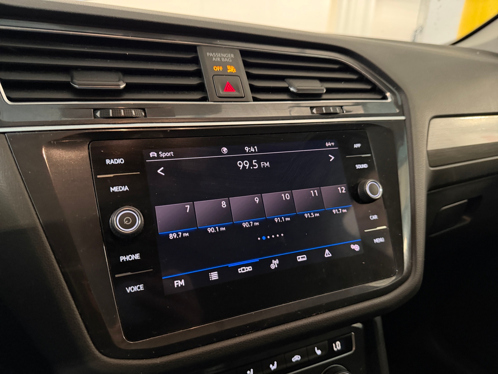Thumbnail: 2021 Volkswagen Tiguan - 4
